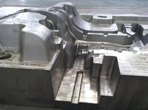 カスタマイズされた設計金属の鋳造型は合金によってダイカストで形造られるプロダクトのためにうまく終わります