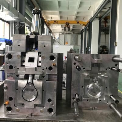 自動車部品プラスチック射出成形金型 S136 欧州規格 高品質 高精度 プラスチックオーバーモールド金型